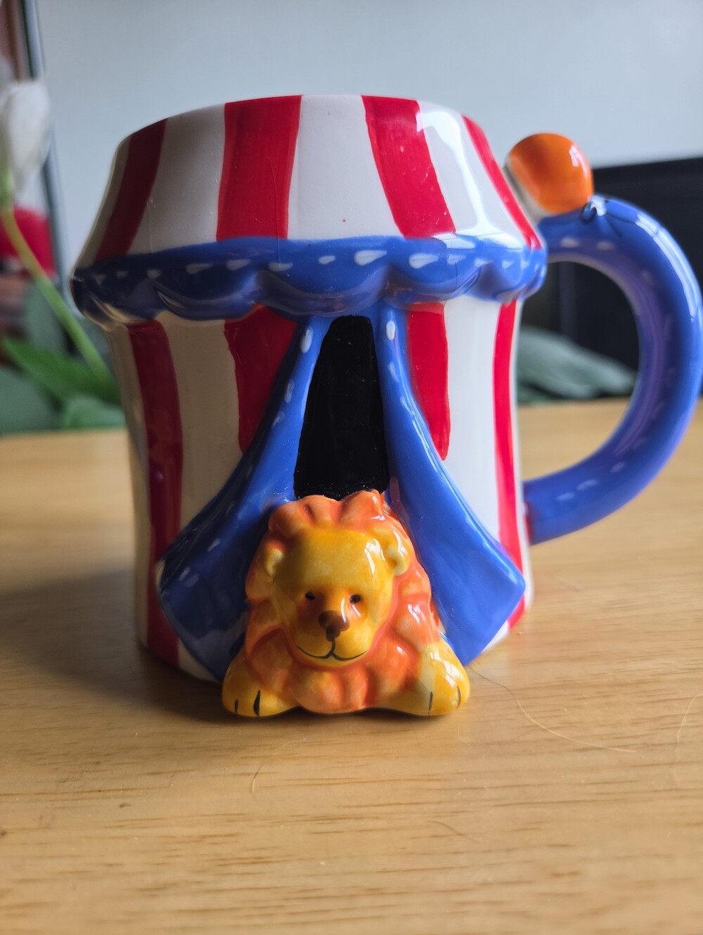 Pier 1 Imports  Circus Tent Peek-a-Boo Lion & Elephant Mug/cup.